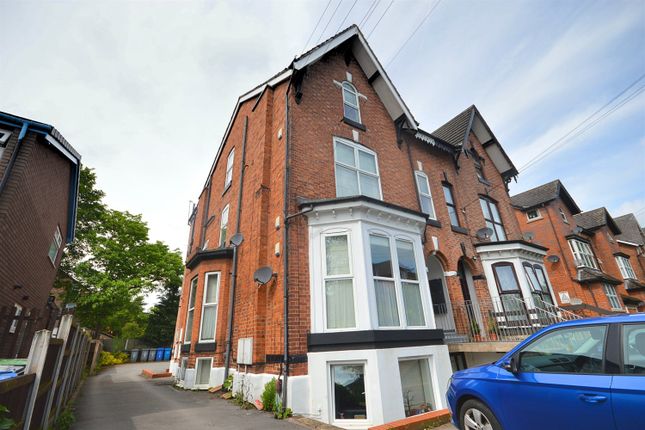 Flat to rent in Irlam Road, Sale