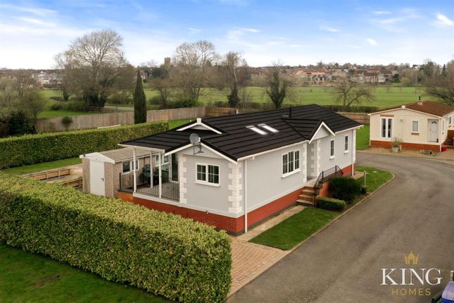 Mobile/park home for sale in Honeybourne Road, Bidford-On-Avon, Alcester