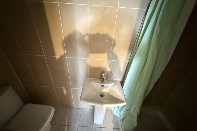 7, Canham Gardens, HOUNSLOW photo 4