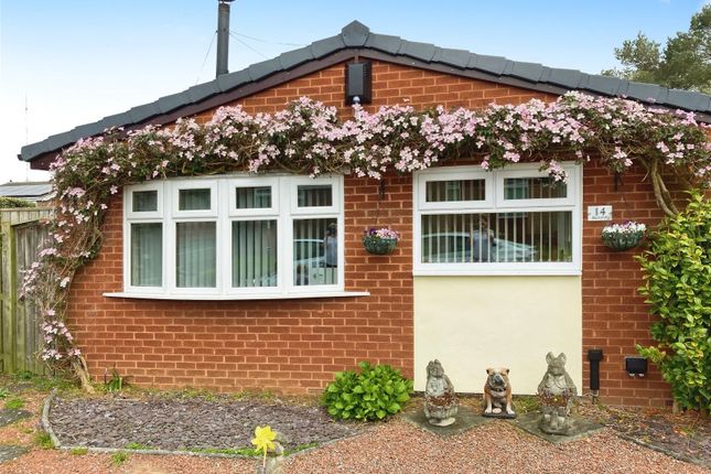 Thumbnail Bungalow for sale in Berry Hill, Greenside, Ryton