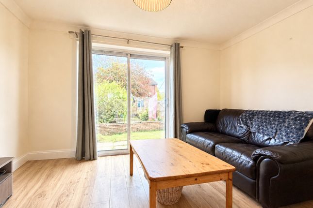 13, Appledore, Bracknell photo 3