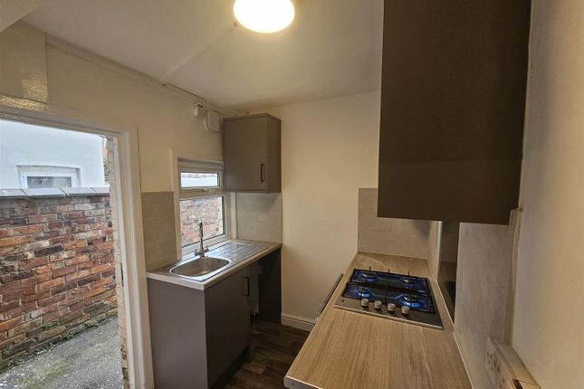 32, Quilter Grove, Manchester photo 5