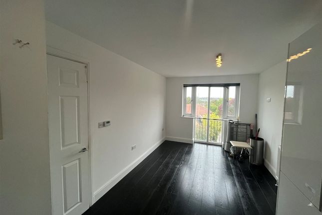 Mulberry Close, LUTON photo 5