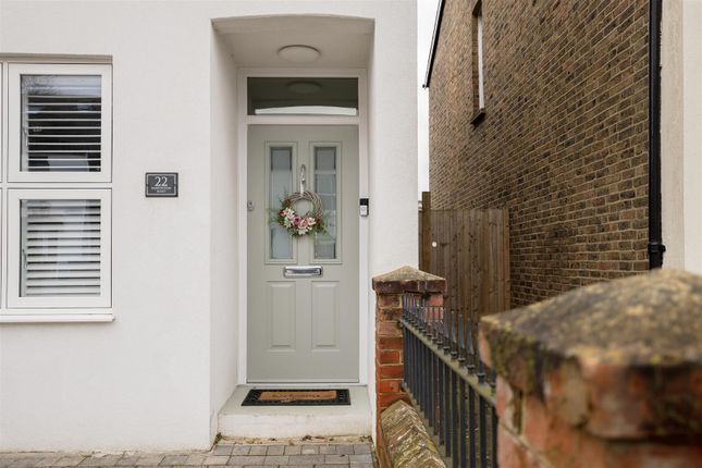 22, Barrington Road, Horsham photo 2