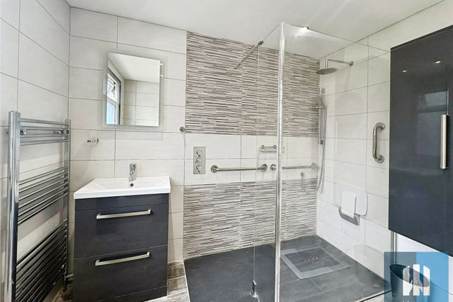 31, Water Royd Avenue, Kirklees photo 3