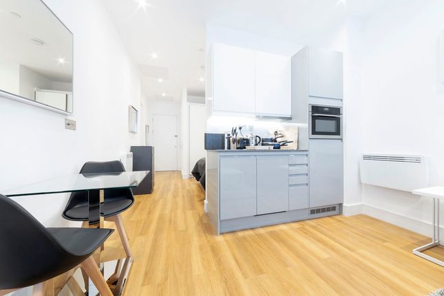Studio flat on Flat, 72, Atria House, Slough, £1,050/mo