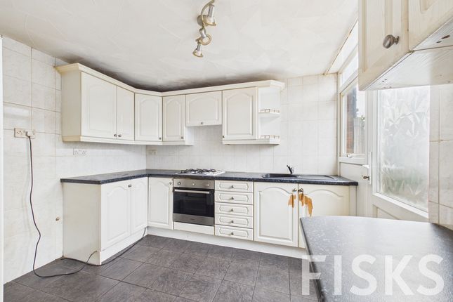 4, Seventh Avenue, Canvey Island photo 3