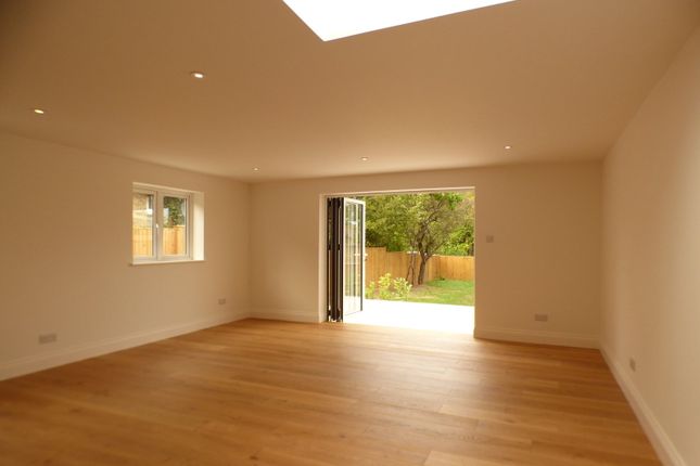Cobham Road, Leatherhead photo 4