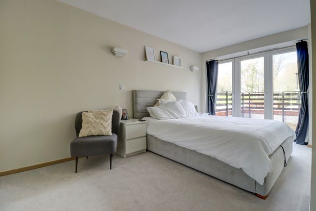 Flat for sale in Four Ashes Road, Cryers Hill, High Wycombe