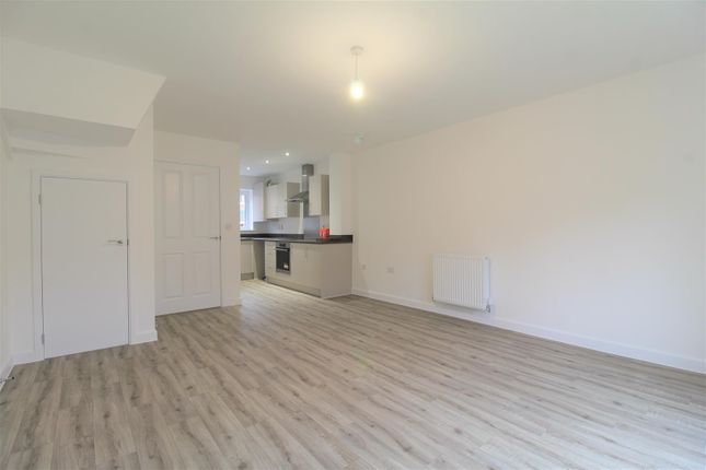 27, Nicholson Close, Nottingham photo 4