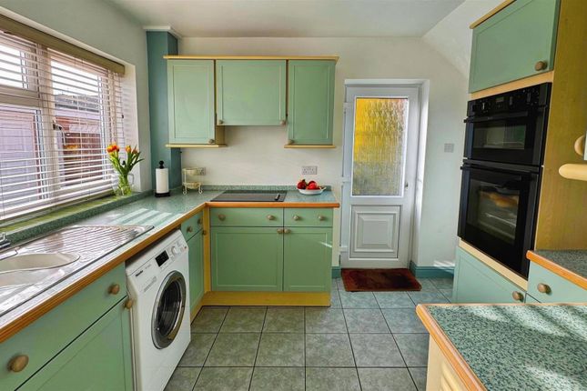 26, Willowslea Road, Worcester photo 4