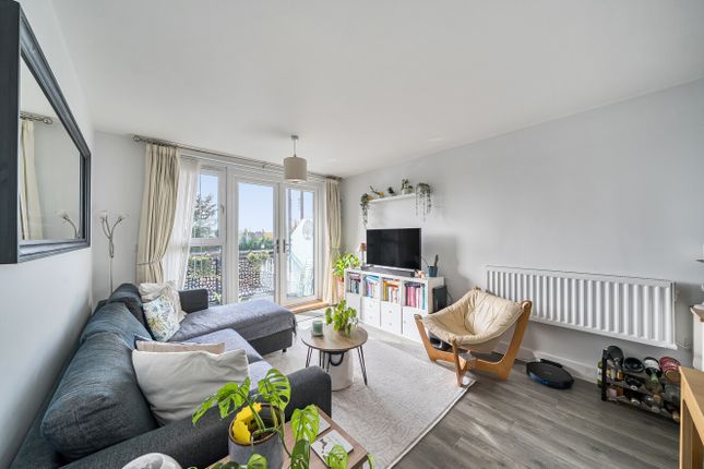 Flat 13, Aspect Place,, Mole Road, Walton-on-Thames photo 3