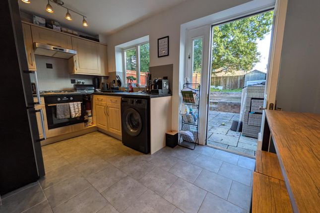 34, Cae Garw, Pontypridd photo 2