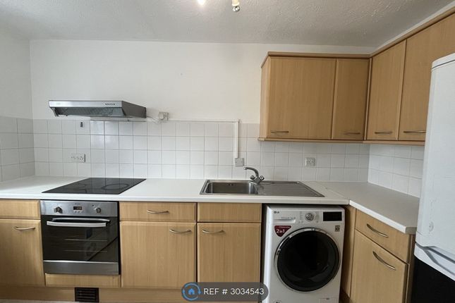 Flat, Latimer Court Bryanstone Road, Waltham Cross photo 2