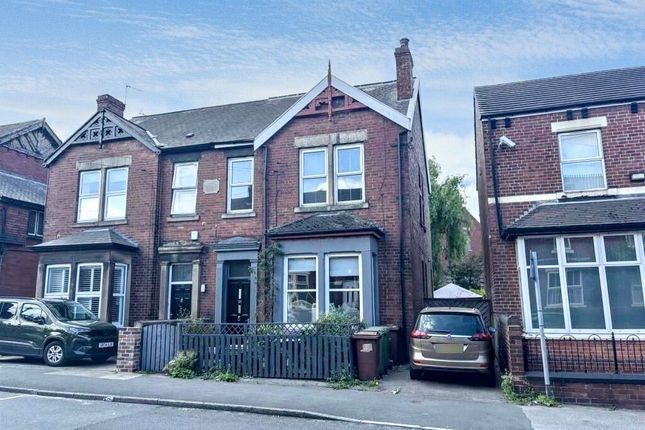 3 Bedroom Flat in WF10 4JJ