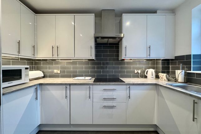 Flat 22, Eaton Court, Edgware photo 2