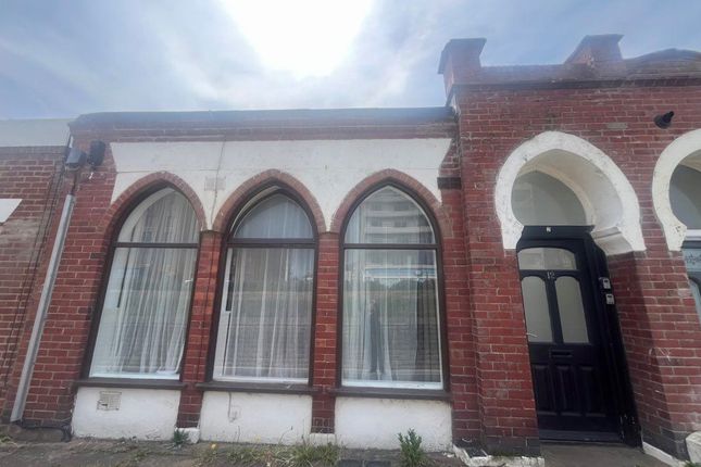 Studio flat on Marina Arcade, East Sussex, £800/mo