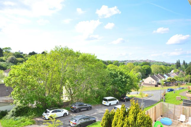 9, Roundmoor Gardens, Bristol photo 3