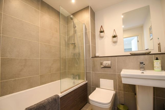 Apt 35, 6 Langworthy Road, Salford photo 3