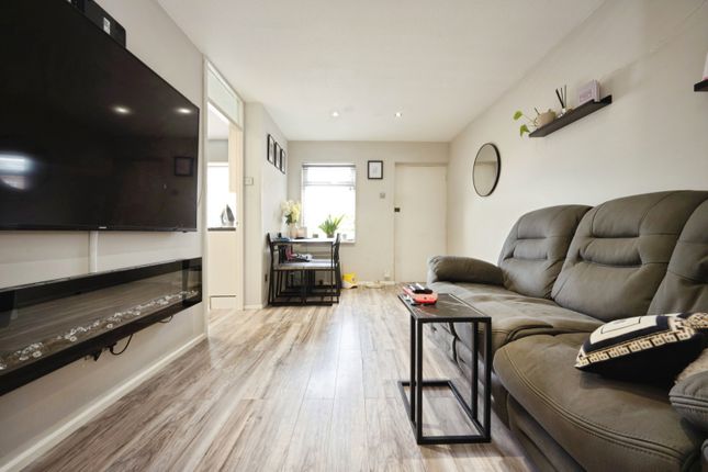 8 Cromwell Court,, Farrer Street, Bedford photo 3