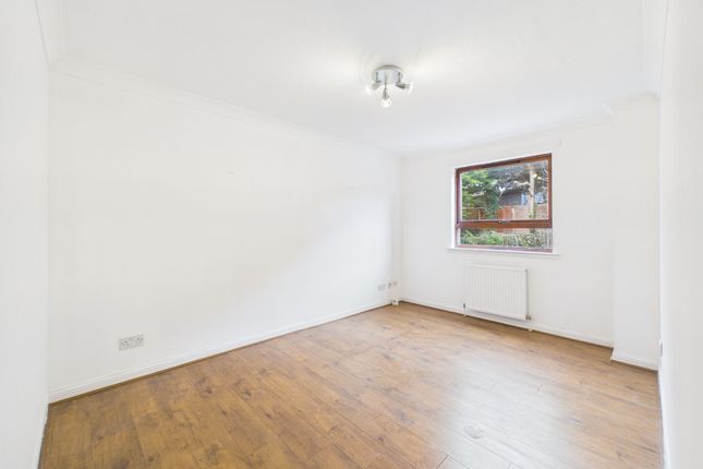 27 Mote Hill, Hamilton photo 2