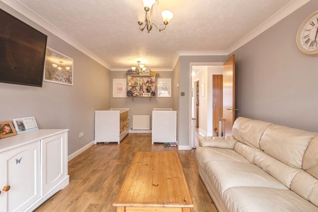1, Teal Road, Minehead photo 4