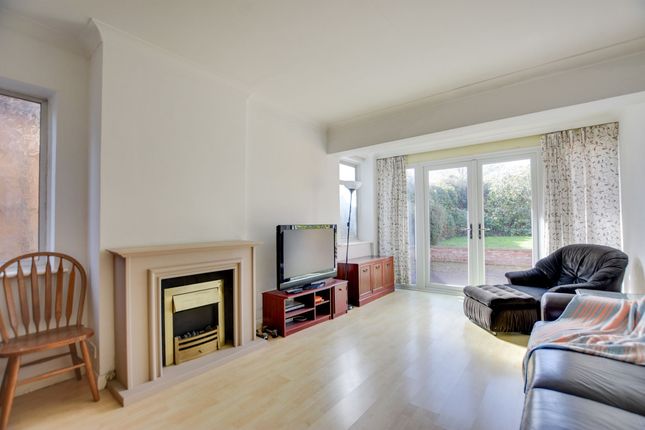 15 Highcroft Avenue, Leicester photo 2