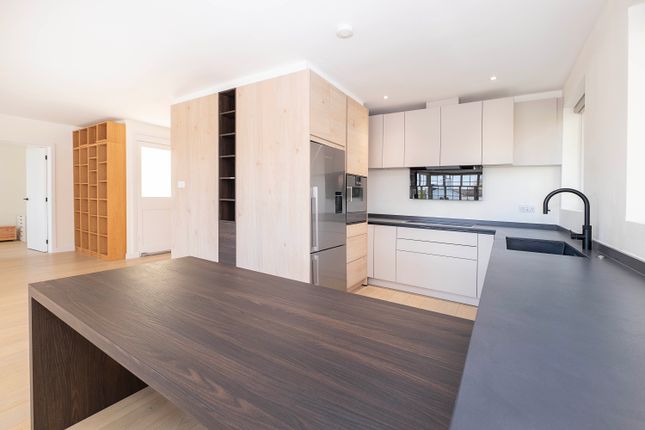 Flat 3, Sussex House, 86, Raymond Road, London photo 4