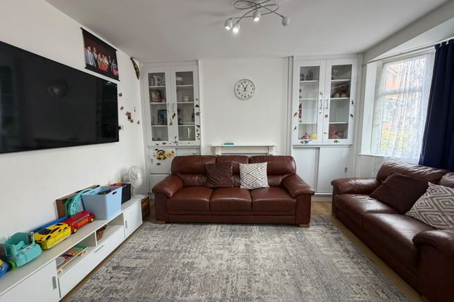 10, Roydene Crescent, Leicester photo 4