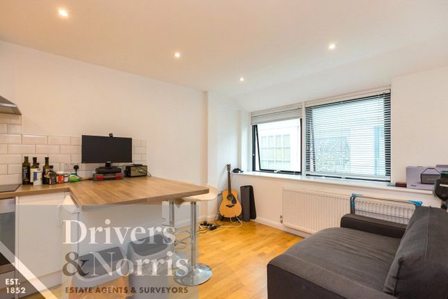 Flat to rent in Stucley Place, Camden, London