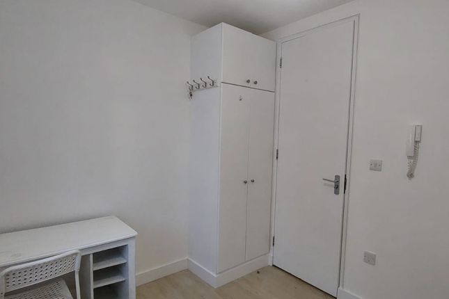 Garratt Road, Edgware photo 2