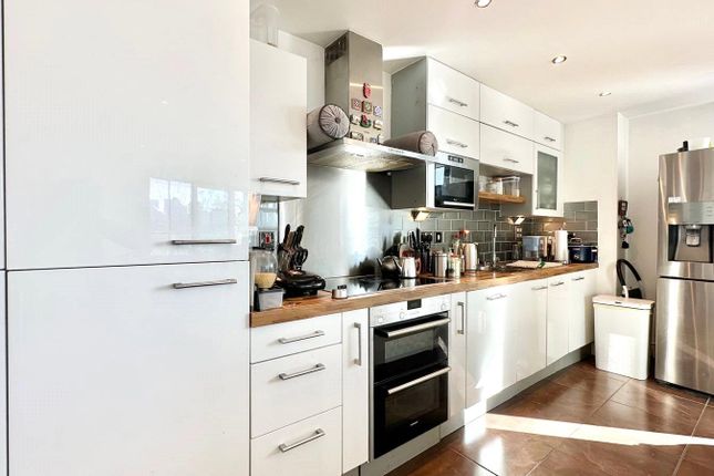 Flat 26 Alaska Apartment, 22, Western Gateway, Canning Town photo 4
