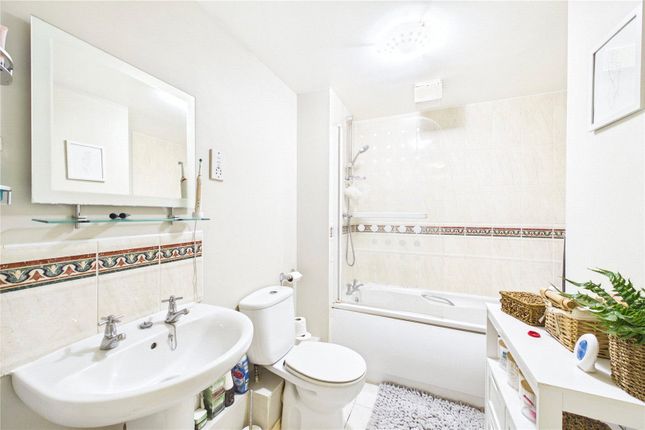 MARKETING CARD, 46, Redshank Court, Thatcham photo 3