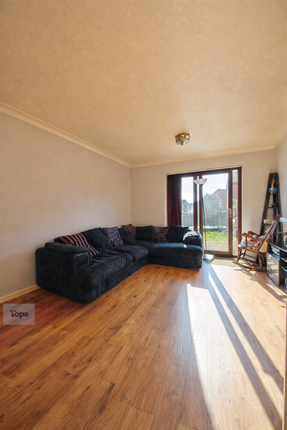 61, Bryant Way, Toddington photo 4