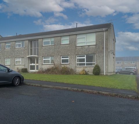 Thumbnail Flat to rent in Lingmoor Rise, Kendal, Cumbria