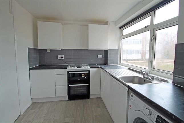Flat to rent in Ellis Road, Old Coulsdon, Coulsdon