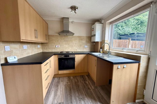 18, Weavers Rise, Dudley photo 2