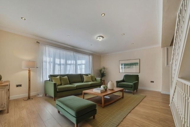 13, Reynard Close, Bromley photo 3