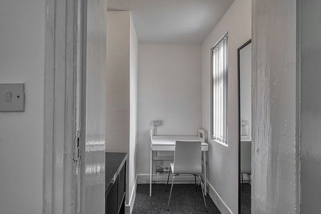 Room 10, 108 Upper Mersey Road, Widnes photo 3