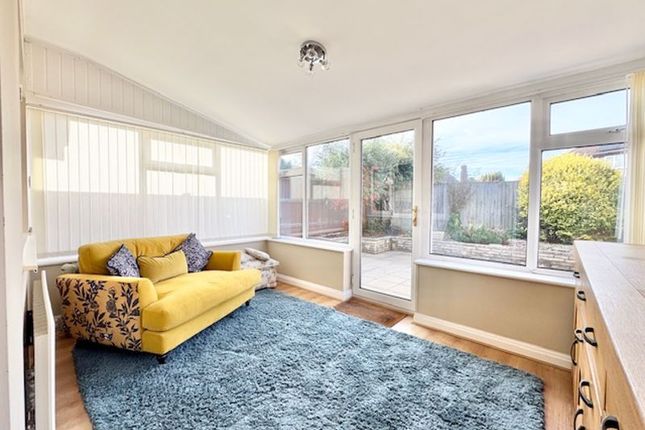 54, Carmen Crescent, Holton-Le-Clay photo 4