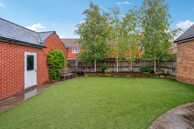 7 Cotts Field, Aylesbury photo 4
