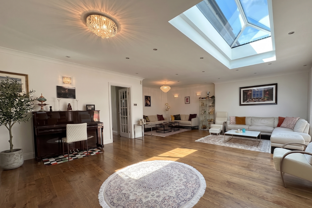 Worcester, Worcester Crescent, London photo 5