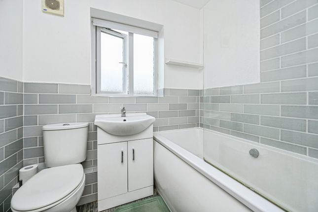 29, Parkside Avenue, Lancashire photo 4