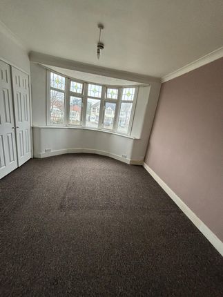 Thumbnail Room to rent in Eastern Avenue East, Romford