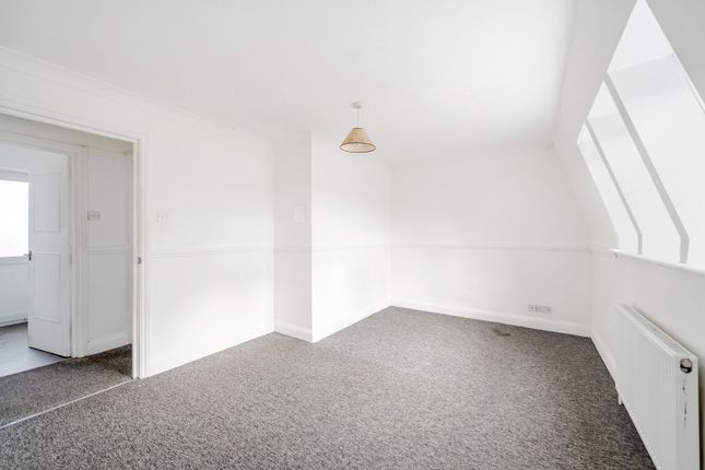19a Orchard Court, Stonegrove, Edgware photo 2