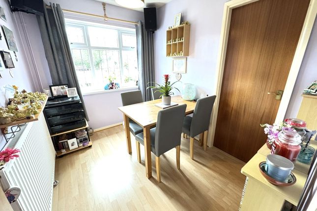 21 Dursley Close, Willenhall photo 4