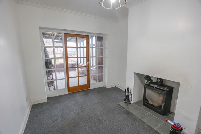 10 Burton Avenue, Lancaster photo 3