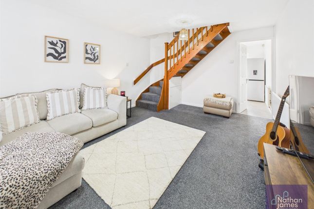 5, Landau Close, Caldicot photo 2