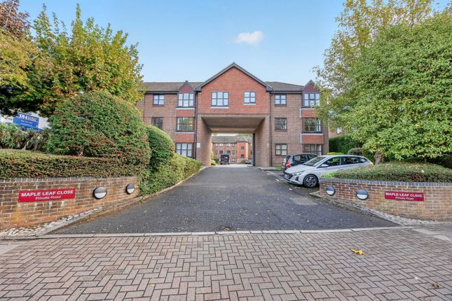 12, Maple Leaf Close, Westerham photo 2
