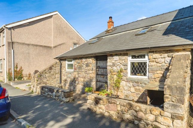 2-bed house on 8, Heol Giedd, Powys, £170,000